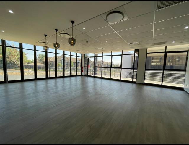 1,006M² OFFICE TO LET IN BRYANSTON